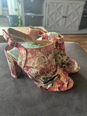 Bamboo Floral Fabric Heels